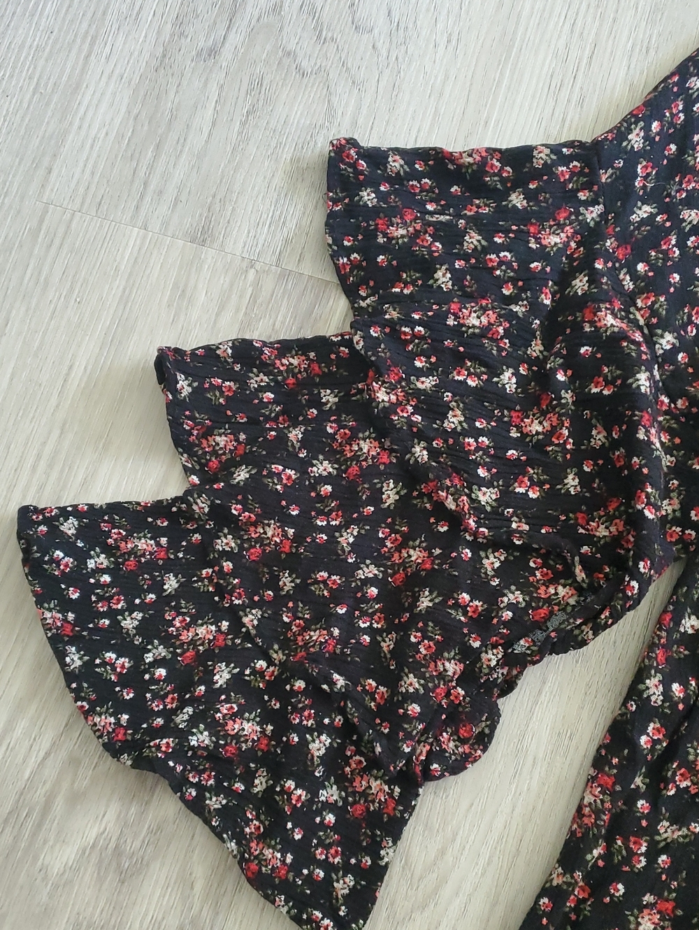 5/$35💐Size L - Black Floral Semi-Sheer Blouse Tiered Sleeves - Max & Marcus - Picture 4 of 7